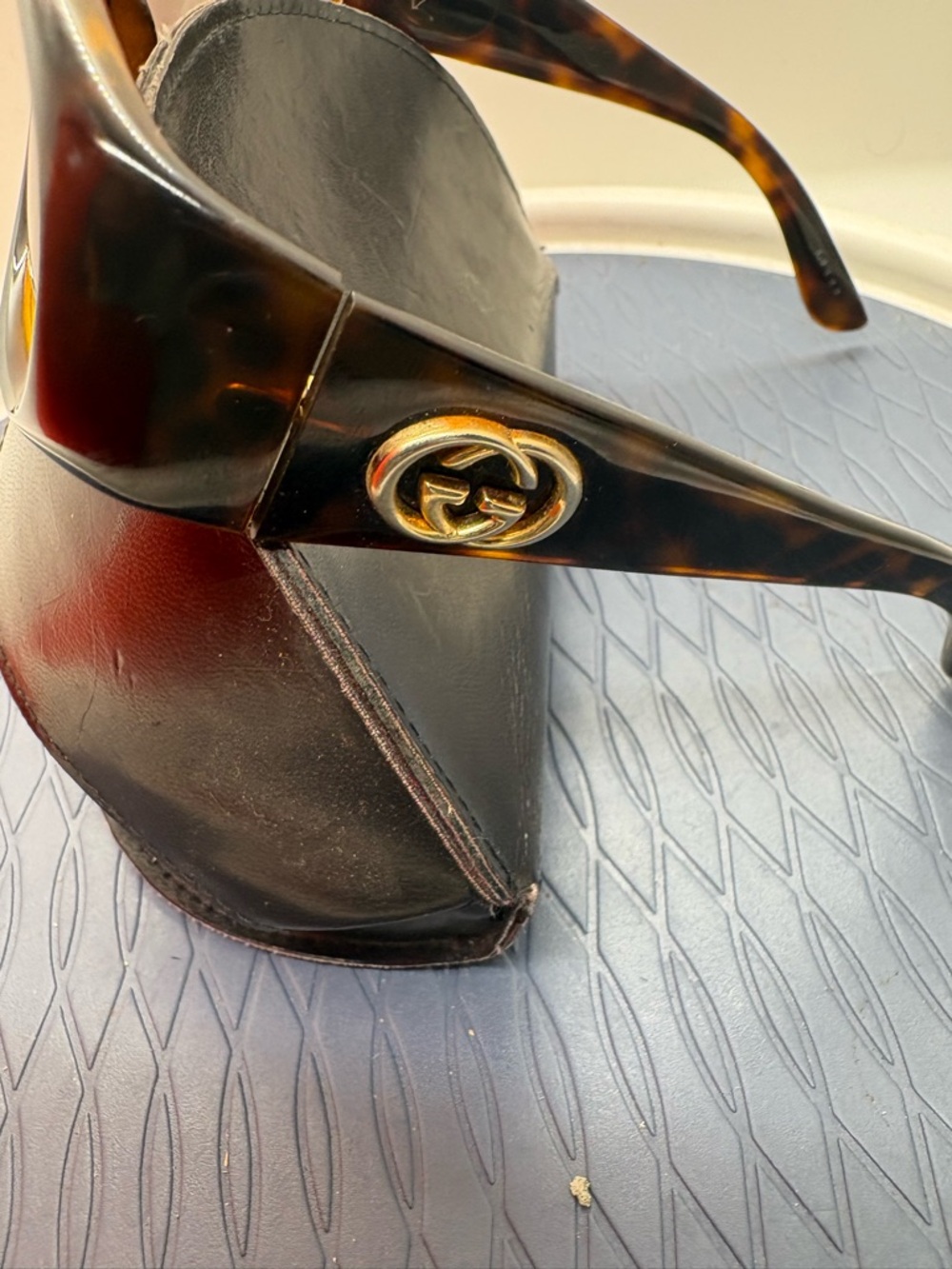 Gucci Tortoiseshell Oval Sunglasses - Picture 4 of 7